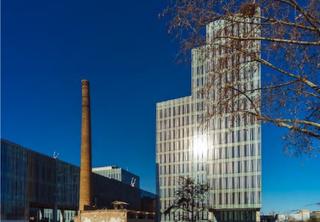 Location Bureau  Selva de mar. Alt building