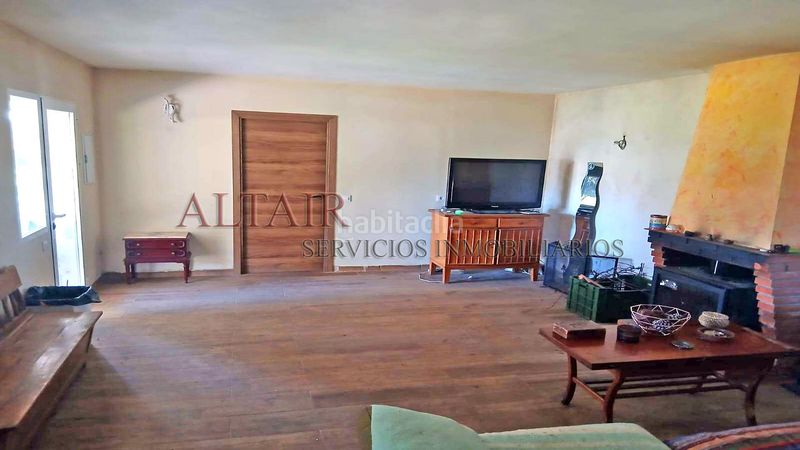 Foto be30bb66-737a-4750-9f87-b4aec42084f7. Casa amb xemeneia piscina a Cenicientos