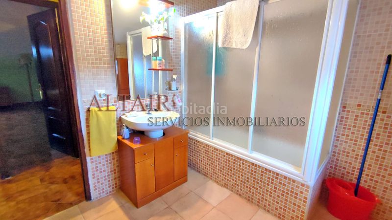 Foto a95d37a0-5cf8-4fea-bab5-861741f36b58. Àtic amb xemeneia calefacció a Navaluenga