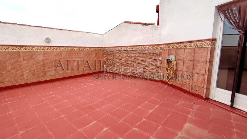 Foto bcb5e851-2591-497b-aa0c-b5301b35f0ba. Àtic amb xemeneia calefacció a Navaluenga