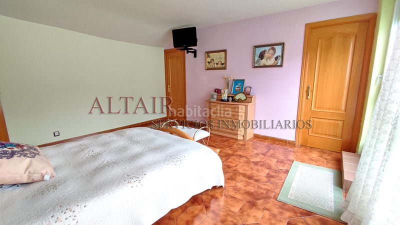 Foto e52183a1-3a8b-4252-a78a-793bd37415a4. Àtic amb xemeneia calefacció a Navaluenga