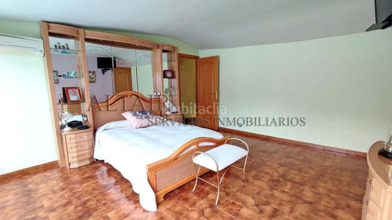 Foto f48d9204-e0ea-4d44-bb2a-1e23f01eb88a. Àtic amb xemeneia calefacció a Navaluenga