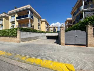 Aparcament cotxe a Pompeu fabra 60. Parking en venta en mota de sant pere.