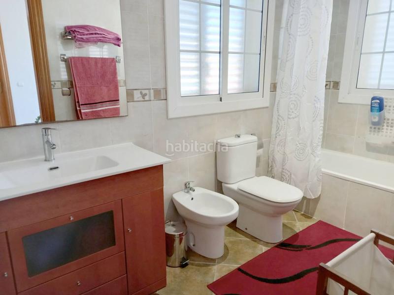 Foto 2d9474f0-407f-4452-a631-d942c9d1f6a0. Casa con riscaldamento parcheggio piscina in Cunit residencial Cunit