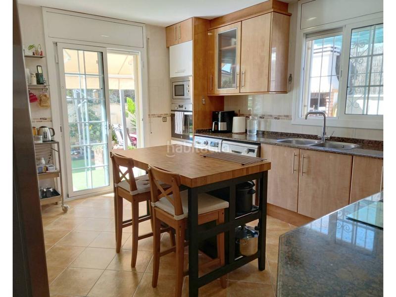 Foto 89fe938a-bd88-4a89-b0c3-7f631bd16288. Casa con riscaldamento parcheggio piscina in Cunit residencial Cunit