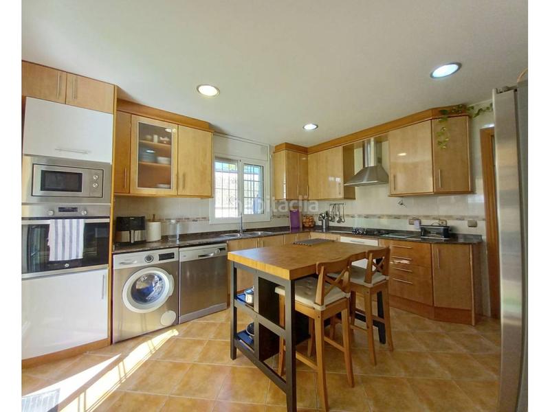 Foto a33dcbaf-e1ea-42d0-9f04-247e9785c453. Casa con riscaldamento parcheggio piscina in Cunit residencial Cunit