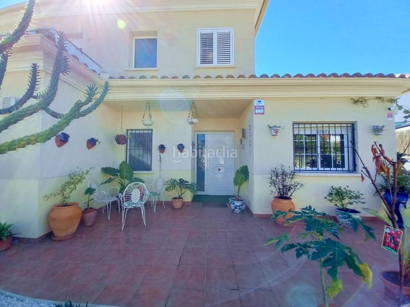 Foto befc9970-b1e6-40ce-8158-699dd1a5bb96. Casa con riscaldamento parcheggio piscina in Cunit residencial Cunit