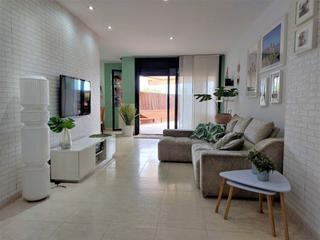 Appartement  Rafael casanoves. Planta baja con jardín en 1 línea de mar en les salines  cubelle