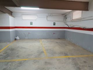 Lloguer Aparcament cotxe a Calle països catalans 36. 2 plazas de parking en alquiler en zona marítim