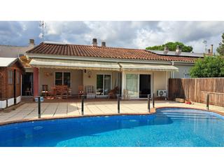 Location Maison jumelée à Gornal 2-4. Casa adosada toda en planta en alquiler de 1 vivienda en corral