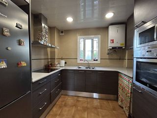 Etagenwohnung  Calle lleida. Planta baja exterior reformada con jard�n embaldosado en maritim