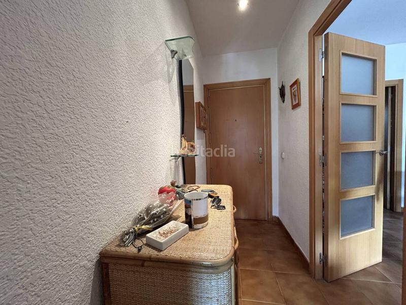 Foto 77a6b3c2-7d59-46c5-9064-486bb9a73187. Piso planta baja exterior reformada con jardín embaldosado en Maritim . en Cubelles