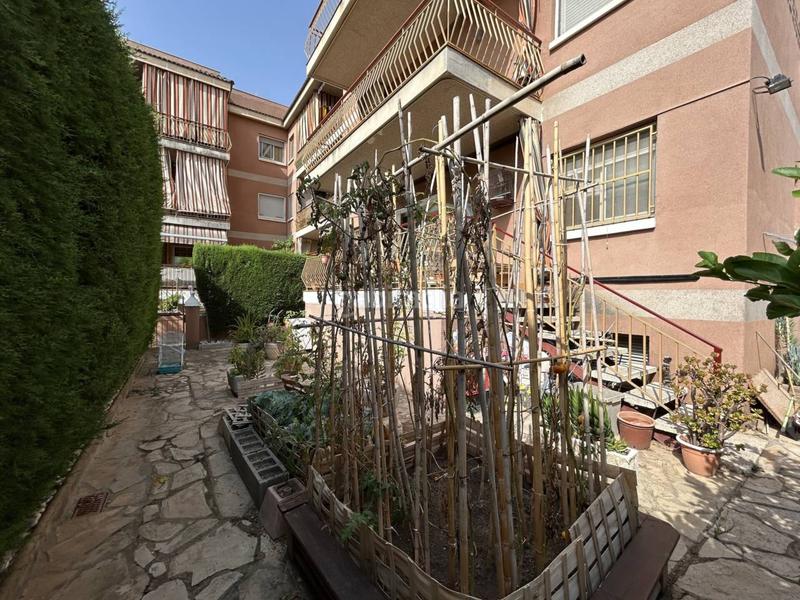 Foto 97d836d4-8701-4fcd-85c0-d91b8a394eb0. Piso planta baja exterior reformada con jardín embaldosado en Maritim . en Cubelles