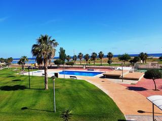 Pis  De lonze de setembre. Piso seminuevo con piscina en primera lnea de mar les salines