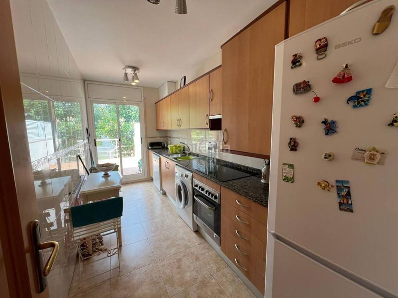 Foto 2dcb0a89-ca26-4a85-bb04-402d0a917c5c. Piso excelente planta baja con jardín en la playa del Maritim . en Cubelles