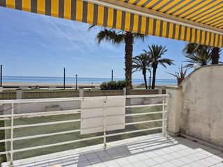 Appartement  Calle xaloc. Apartamento en planta baja en 1� linea de mar situado en zona ma