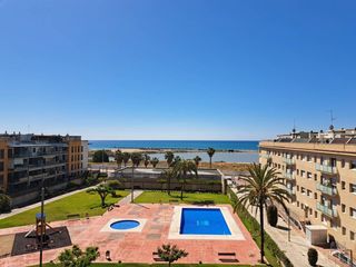 Affitto Appartamento in Les Salines-Pla de Sant Pere. Ático con solarium privado en alquiler de 1ª vivienda en zona le