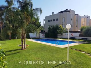Lloguer Pis a Calle narcis monturiol 25. Planta baja en alquiler de temporada en zona maritim de cubelles