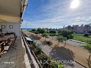 Location Appartement  Avenida del prat 6. Amplio piso frente al mar en alquiler temporal con piscina y jue