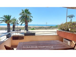 Miete Haus in Paseo de la mar mediterrania 100. Casa adosa en 1ª línea de mar en alquiler de temporada en mota d