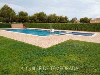 Location Appartement  Calle de josep andreu charlie rivel 66. Planta baja en alquiler de temporada en zona bardají  cubelles.