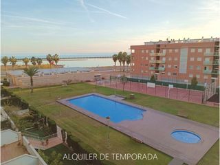 Location Appartement  Pasaje riu llobregat 6. Ático con solárium en alquiler de temporada en 1ª línea de mar d
