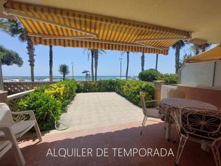 Miete Etagenwohnung in Paseo de voramar 3. Planta baja en alquiler de temporada en 1ª línea de mar del prat