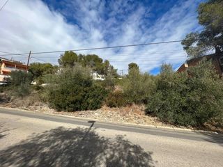 Finca rústica a Calle esparraguera 9. Venta de solar en urbanización mas trader i de cubelles