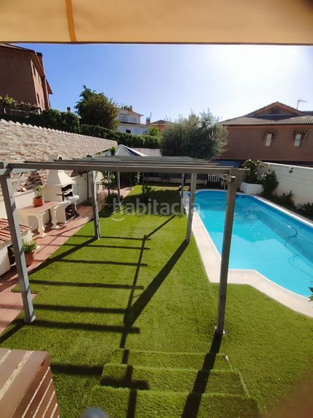 Foto 10fbb5e9-73a5-4f26-8987-de826f779811. Casa aparellada amb calefacció piscina a Los Villares Arganda del Rey