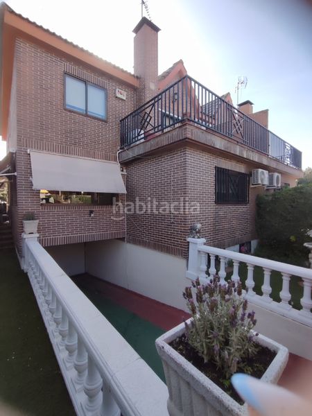 Foto 151e22bf-c732-4d1a-bdb3-8e8f6c05284c. Casa aparellada amb calefacció piscina a Los Villares Arganda del Rey