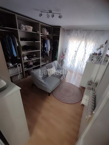 Foto 4644be3a-59b0-4035-82dc-a2d9629212ba. Casa aparellada amb calefacció piscina a Los Villares Arganda del Rey