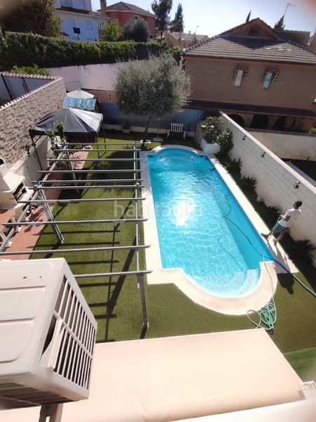 Foto 718ec58a-3036-4253-96a1-57bf004bbb8b. Casa aparellada amb calefacció piscina a Los Villares Arganda del Rey