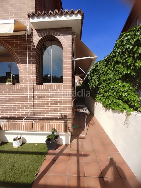 Foto a7a65399-fadb-477b-9182-106c5ea3c173. Casa aparellada amb calefacció piscina a Los Villares Arganda del Rey