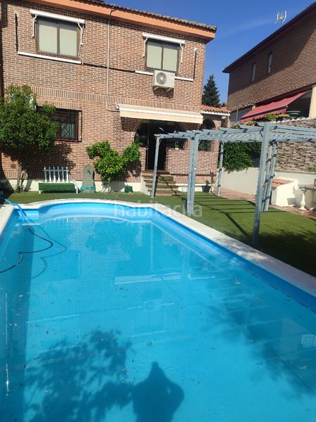 Foto c166bbc0-2f9c-4784-be65-0dfe65aeecf5. Casa aparellada amb calefacció piscina a Los Villares Arganda del Rey