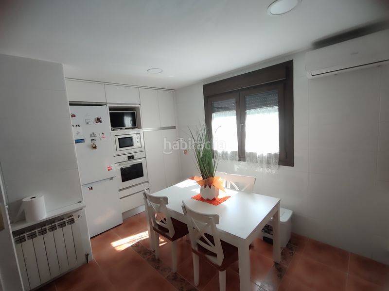 Foto cf9d01a7-8947-4834-8f32-4518aba19025. Casa aparellada amb calefacció piscina a Los Villares Arganda del Rey