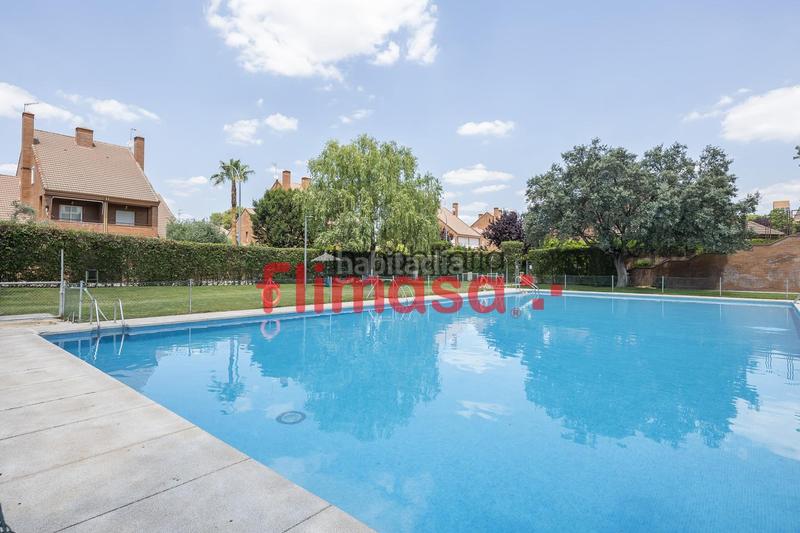 Foto 1fd037de-f6bb-4716-a65f-904112d1a244. Casa aparellada amb piscina a El Bosque Villaviciosa de Odón