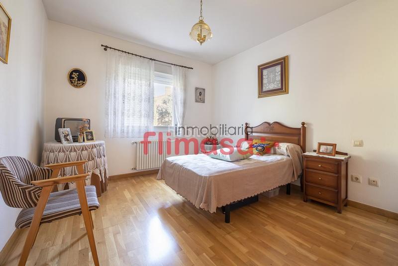 Foto 4a330ff3-aff0-4594-885c-3f33338d8e62. Casa aparellada amb piscina a El Bosque Villaviciosa de Odón