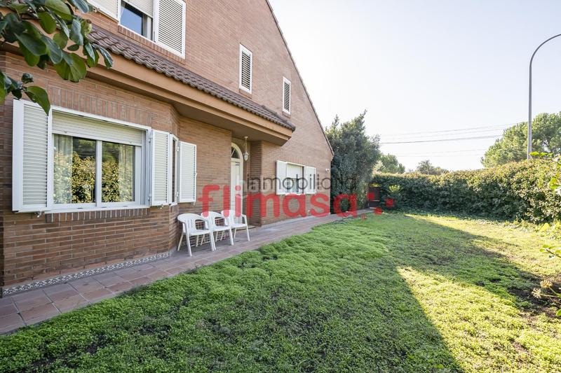 Foto 511c10b9-f384-420b-9546-8110f0bac753. Casa aparellada amb piscina a El Bosque Villaviciosa de Odón