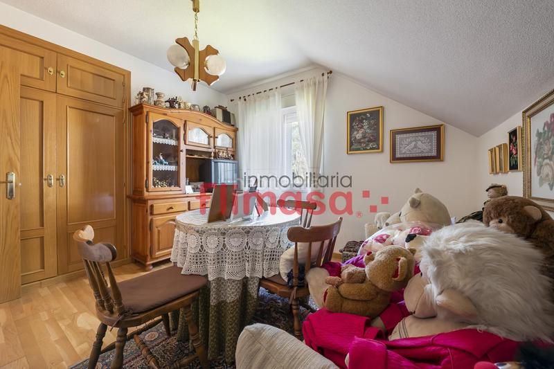 Foto d13aae9a-0c81-46dc-8008-c8cd27524c07. Casa aparellada amb piscina a El Bosque Villaviciosa de Odón