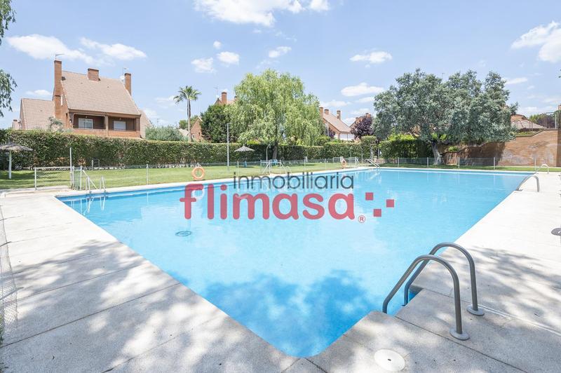 Foto a062c98d-0b24-4b82-ba21-4e3e59877669. Casa pareada en El Bosque Villaviciosa de Odón