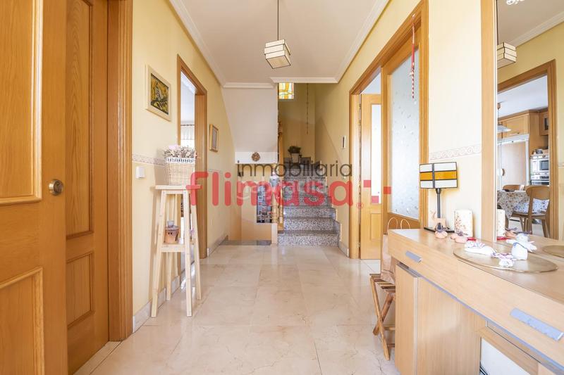 Foto 0967afc1-8f50-473c-b114-49812594a00a. Casa aparellada amb calefacció a Centro Villaviciosa de Odón