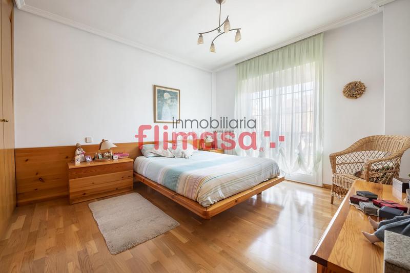 Foto 3d31e51c-5a86-4462-8583-625b985eb9d5. Casa aparellada amb calefacció a Centro Villaviciosa de Odón
