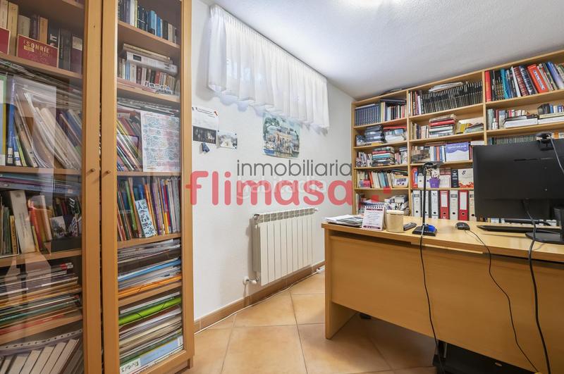 Foto b2959f26-5d77-4e93-bbd2-9dc6351b275c. Casa aparellada amb calefacció a Centro Villaviciosa de Odón