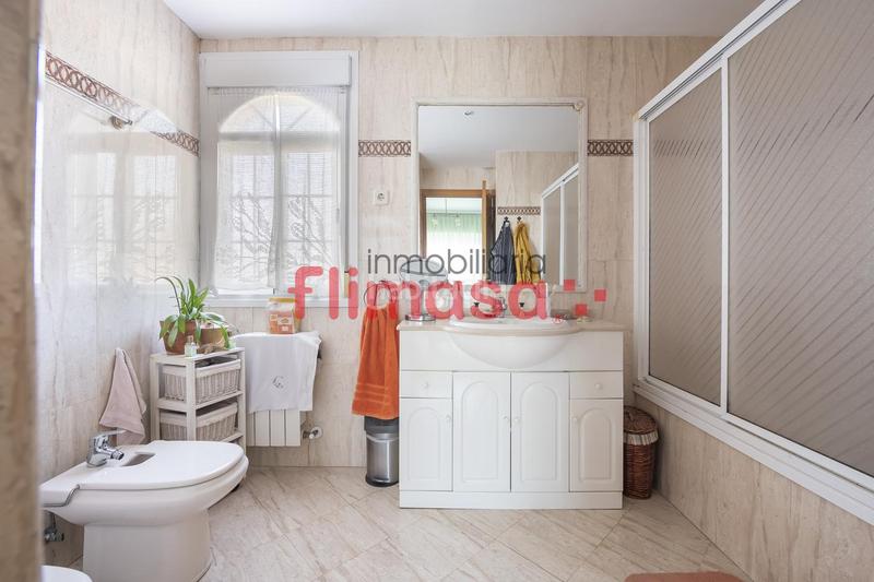 Foto f05597dd-022a-41c5-94c0-1d0952578ec6. Casa aparellada amb calefacció a Centro Villaviciosa de Odón