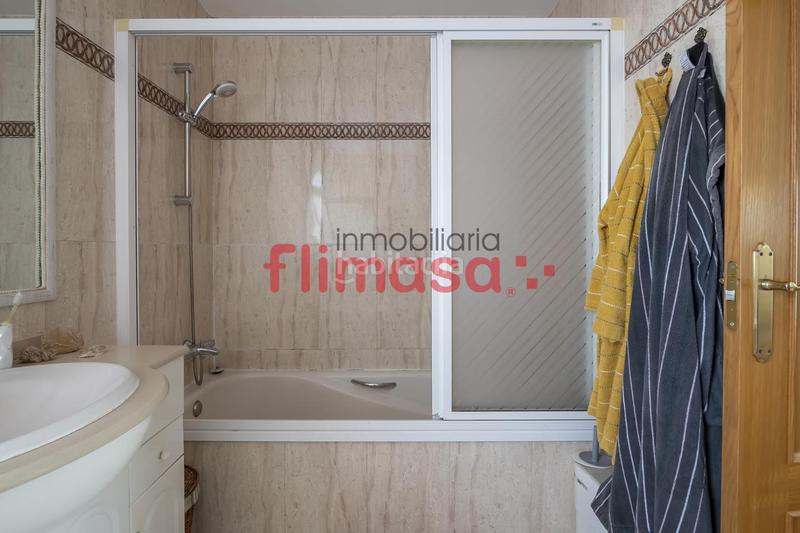 Foto f75e263a-2b58-4b02-9434-16f48288215a. Casa aparellada amb calefacció a Centro Villaviciosa de Odón
