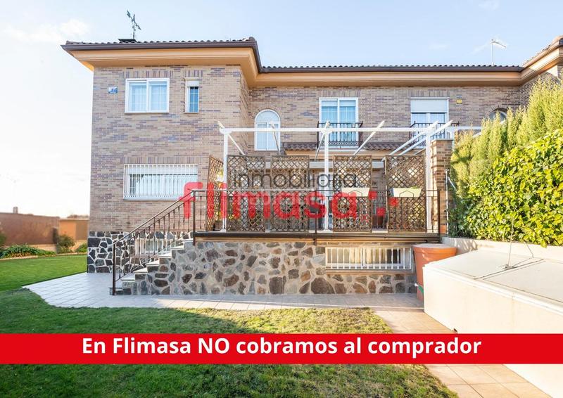 Foto 140bcc80-038c-4844-80c4-fb02fe7a93d7. Doppelhaus mit heizung in Centro Villaviciosa de Odón