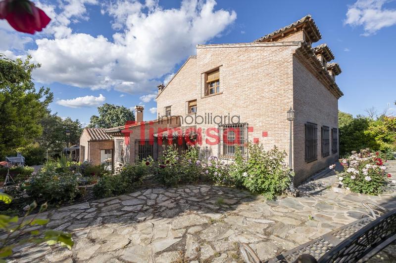 Foto 62efaed8-1f85-4b7d-b6d1-8a85af9a7c2c. Haus mit heizung pool in El Bosque Villaviciosa de Odón