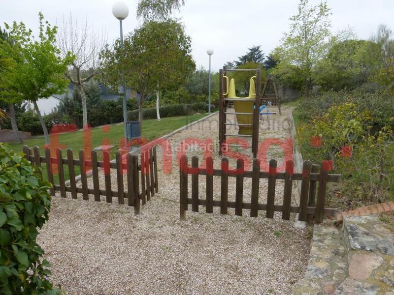 Foto b8c7aace-e8ee-4010-bceb-bcb670024ae2. Casa adosada en Castillo-Campodón Villaviciosa de Odón