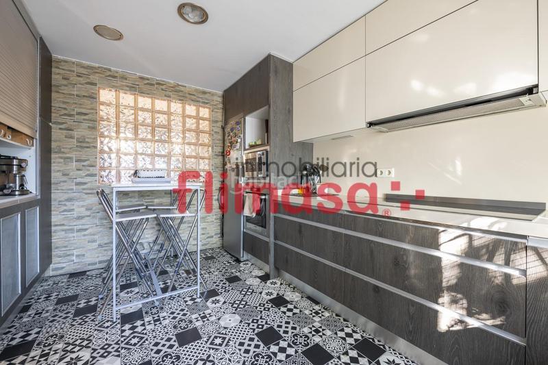 Foto c7ff07ba-9911-4ea3-a9d2-e218f9a97ce5. Casa adossada amb piscina a Centro Villaviciosa de Odón