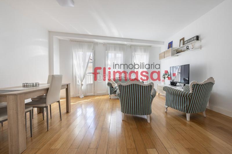 Foto 4c5af95a-2e55-4757-8b9a-d5e79aa499ed. Zweistöckige wohnung mit parking in Centro Villaviciosa de Odón